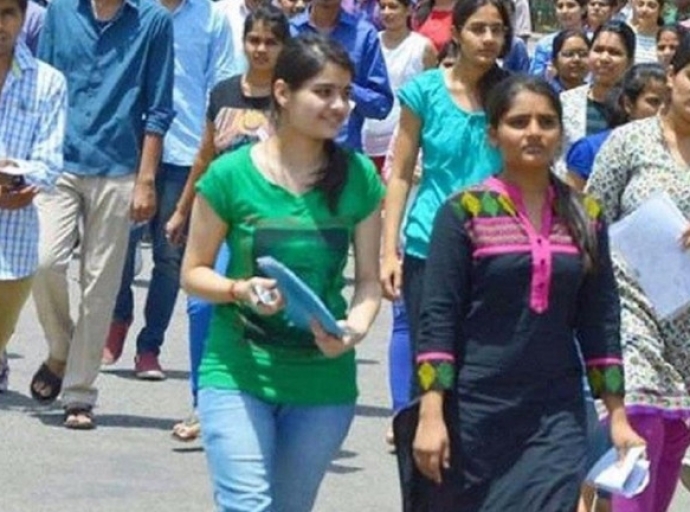 Maharashtra College's dress code ban sparks controversy
